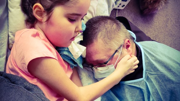 Ojciec Filip Buczyński w hospicjum