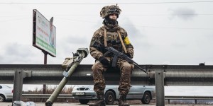 Czy zabijanie agresora to grzech? Czy podczas wojny istnieje „dyspensa na zabijanie”