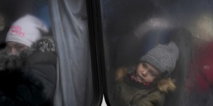 „Najtrudniejszy jest płacz dzieci, które żegnają się z ojcami zostającymi w Ukrainie, by walczyć”