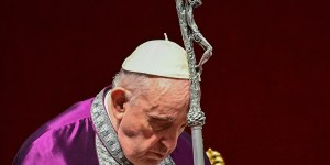 Franciszek: w utrapieniu okrutnej i bezsensownej wojny uciekamy się do Matki