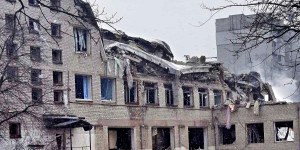 Rosjanie ostrzelali szkołę w Żytomierzu. &#8222;Połowa budynku została zrujnowana&#8221; [zdjęcia]