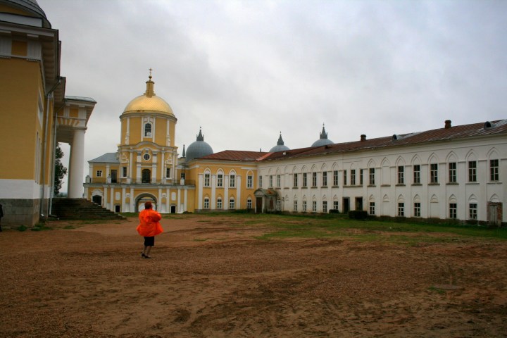 01-Monastyr-w-którym-przetrzymyuwani-byli-polscy-policjanci-fot-archiwum-Ordynariatu-Polowego.jpg
