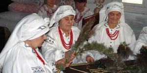 Palma w „świętym kącie” i jako kropidło… Zwyczaje na Niedzielę Palmową na Podkarpaciu [zdjęcia]