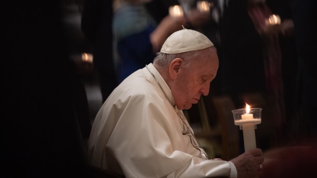 POPE-FRANCIS-VIGIL-EASTER-Antoine-Mekary-ALETEIA-AM_8220.jpg