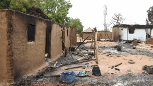 spalona wioska w Nigerii
