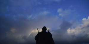 Wokół Jana Pawła II działała machina zła. Korupcja ludzi Kościoła, interesy i pieniądze