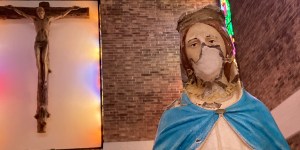 Niezwykła figura „zranionej Maryi”. Okaleczona lecz tak wiele mówiąca [wideo i zdjęcia]