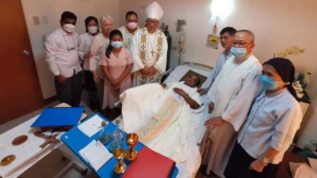 laotański kleryk przyjął święcenia w szpitalu