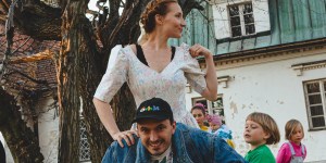 Mama szóstki i sukienki &#8220;do latania przy dzieciach&#8221;. Pauka Chmielewska podbija Instagram i serca!