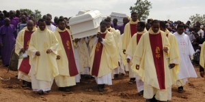 „Staliśmy się gatunkiem zagrożonym”. Nigeryjscy księża apelują o ratunek