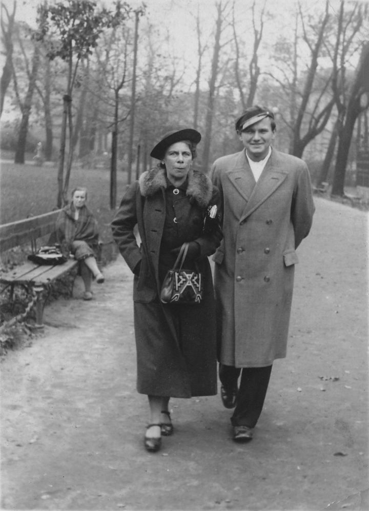 Młody Karol Wojtyła z ciotką Stefanią Wojtyłą
