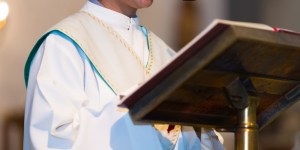 „Wyświęcajmy kobiety do diakonatu” – apeluje przyszły kardynał