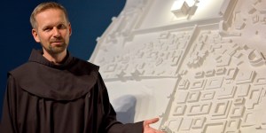 Historia Grobu Pańskiego w godzinę? Wyjątkowa wystawa w Jerozolimie. Jej twórcą jest polski franciszkanin [zdjęcia]