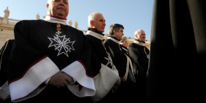 Czy papież dokonał „zamachu na suwerenność” Zakonu Maltańskiego? W tle podziały we wspólnocie