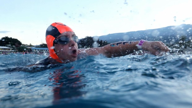 Chris Nikic z zespołem Downa ukończył wyścig Ironman na Hawajach