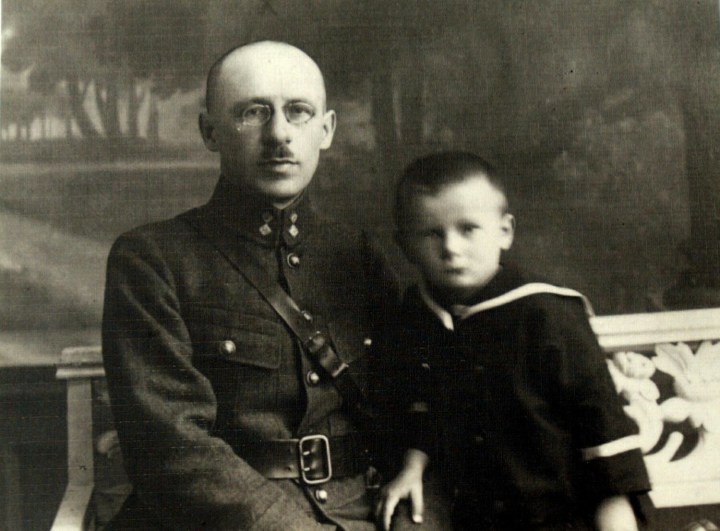 pięcioletni Karol Wojtyła ze swoim ojcem