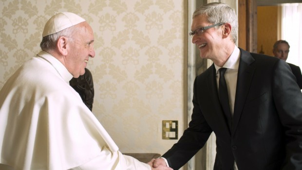 szef Apple Tim Cook na audiencji u papieża Franciszka w Watykanie
