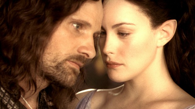 Aragorn i Arwena w filmie "Władca Pierścieni: Dwie wieże"
