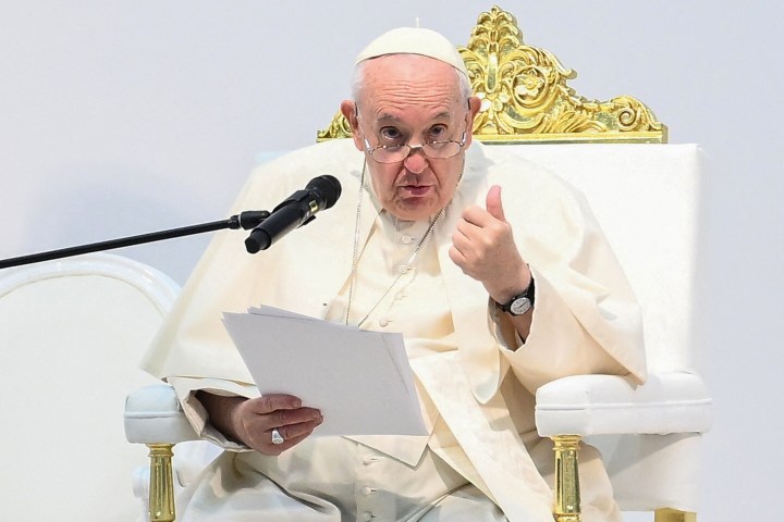 papież Franciszek przemawia do młodzieży ze Szkoły Najświętszego Serca
