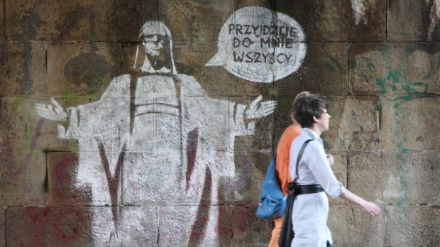 moda na apostazję wśród młodzieży w Polsce