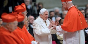 „Benedykt XVI jak ojcowie Kościoła”. Jak uhonorować dorobek teologiczny papieża seniora?