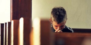 Przed pierwszą spowiedzią ksiądz straszył mnie piekłem. Mimo to wysyłam swoje dziecko do konfesjonału