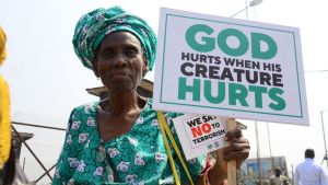 Nigeryjska chrześcijanka protestuje przeciw prześladowaniom