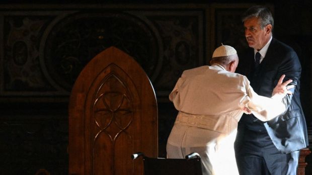 Papież Franciszek na wózku inwalidzkim