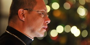 „Czekaj, dziadu, dopadnę cię po kolędzie”. Abp Ryś o tym, jak miał urwisa na lekcjach religii