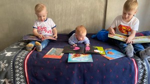 Fundacja Powszechnego Czytania przekazuje książki dzieciom, które uciekły z Ukrainy