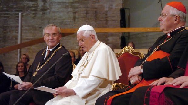 Papież Benedykt XVI przemawia na uniwersytecie w Ratyzbonie, 16 września 2006 r.
