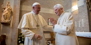 Papież Franciszek jednoznacznie o Benedykcie XVI: „Jest świętym!”