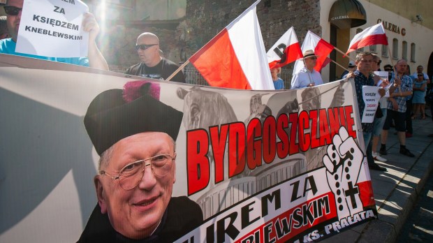 Demonstracja w obronie ks. Kneblewskiego w Bydgoszczy