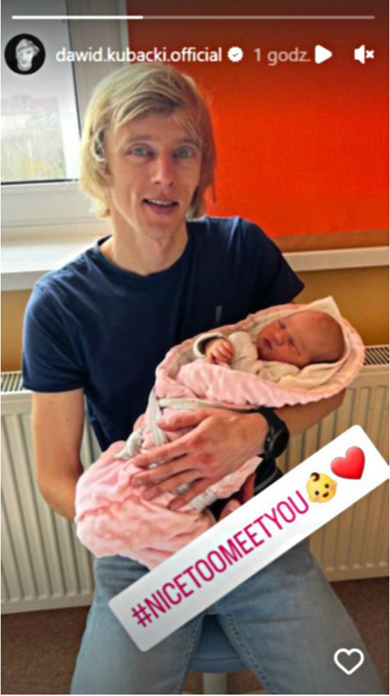 Na zdjęciu: Dawid Kubacki wraz z nowonarodzoną córeczką fot.Instagram/dawid.kubacki.official