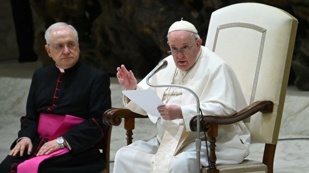 Papież Franciszek podczas audiencji ogólnej w Watykanie