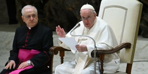 Papież: Biada osobom, które nie czują się kruche, są surowe i dyktatorskie