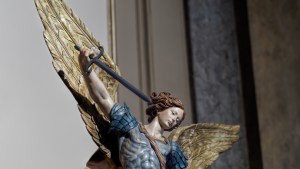 Figura świętego Michała Archanioła raniła złodzieja w kościele w Meksyku