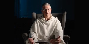 „Innym się udaje, a mi nie&#8221;. O. Jędrzejewski o głosie ofiary, który pozbawia nas energii [wideo]