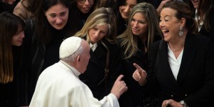 Więcej kobiet i prawo głosu dla świeckich. Zmiany w Synodzie Biskupów
