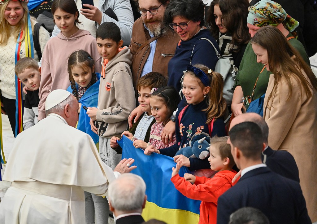 Pope Francis greets faithful from Ukraine