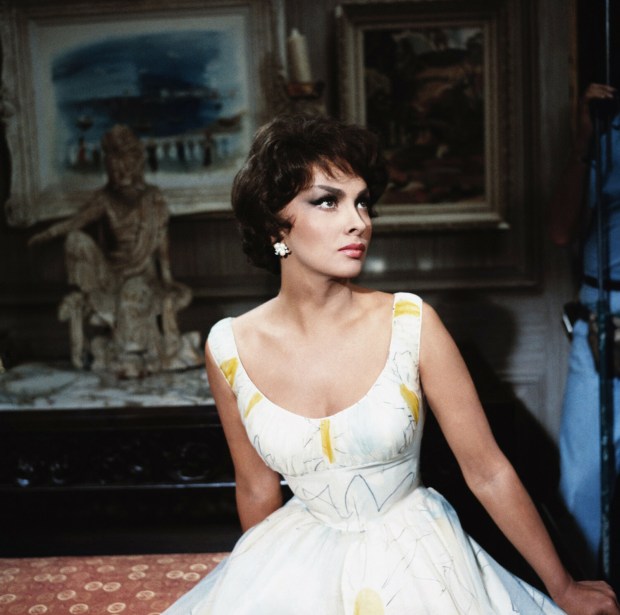 Gina Lollobrigida w filmie "Tak niewielu" (1959)