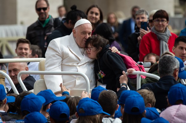 Pope-Francis-Blesses-faithful-at-the-end-of-his-weekly-general-Audience-March-29-2023