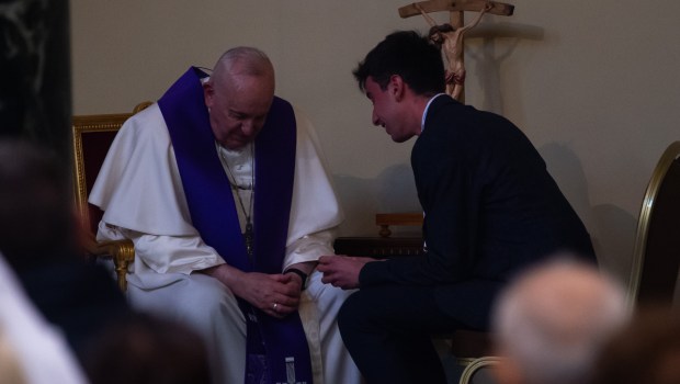 Pope-Francis-presides-over-a-Penitential-Celebration-opening-the-24-Hours-for-the-lord