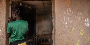 „Przez dwie godziny rąbali maczetami kobiety i dzieci”. 50 osób zabitych w pogromach chrześcijan w Nigerii