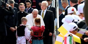 „Bóg sprowadził Ciebie, Człowieka Pokoju, na Węgry!”: papież w Budapeszcie