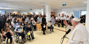 Papież odwiedził mieszkańców instytutu, który jest „czystą Ewangelią”