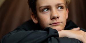 Raport &#8222;Młode Głowy&#8221; – zatrważające statystyki dotyczące zdrowia psychicznego dzieci i młodzieży