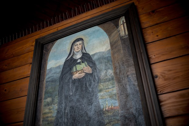 Św. Kinga – obraz na ołtarzu papieskim w Starym Sączu