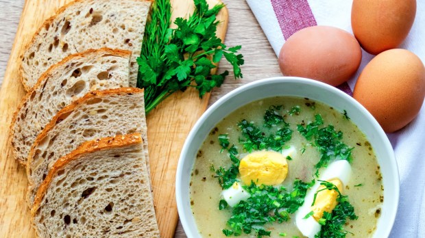 Żurek - tradycyjna polska zupa, spożywana niegdyś w w Wielkim Poście, a współcześnie w Wielkanoc