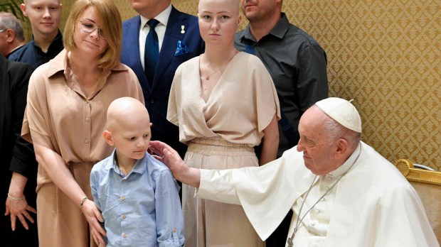 Papież Franciszek spotkał się na audiencji chorymi na raka dziećmi z wrocławskiej kliniki